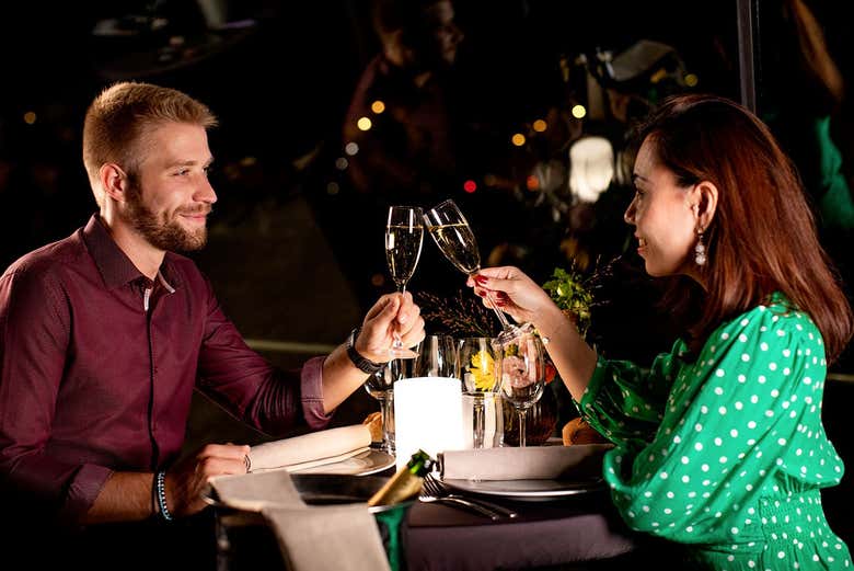 Crucero por el Sena desde la Torre Eiffel con cena