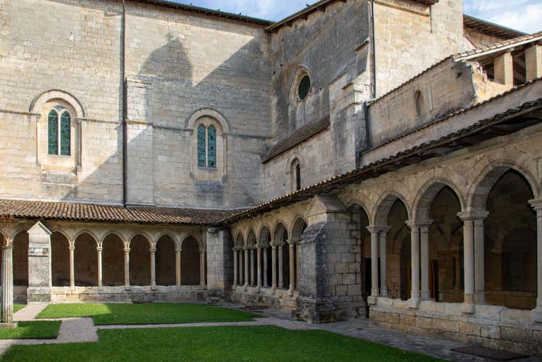 Excursión a Saint-Émilion con visita a la iglesia monolítica + Cata de vinos