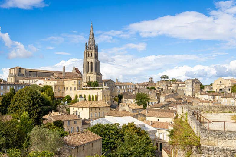 Excursión a Saint-Émilion con visita a la iglesia monolítica + Cata de vinos