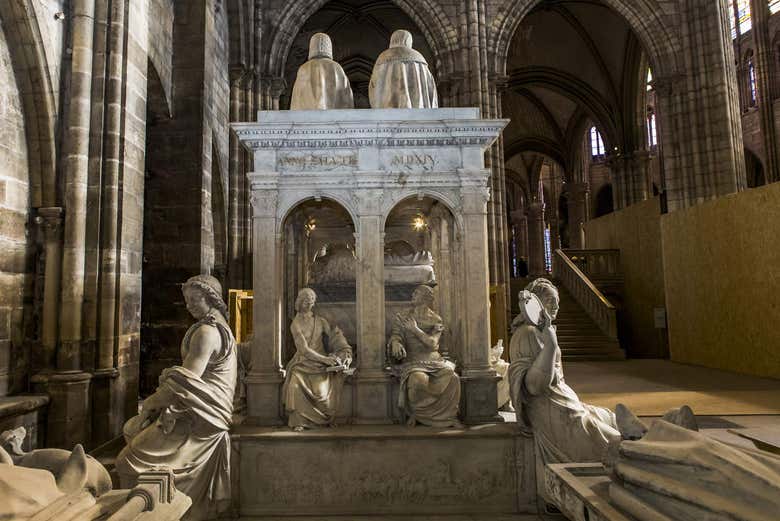 Entrada a la basílica de Saint-Denis