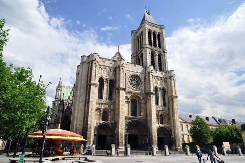 Entrada a la basílica de Saint-Denis
