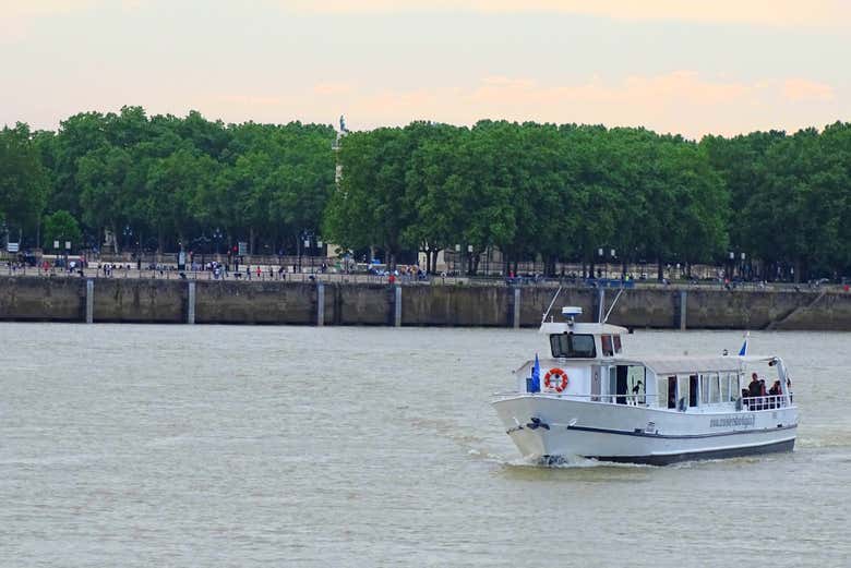 Paseo en barco por el río Garona