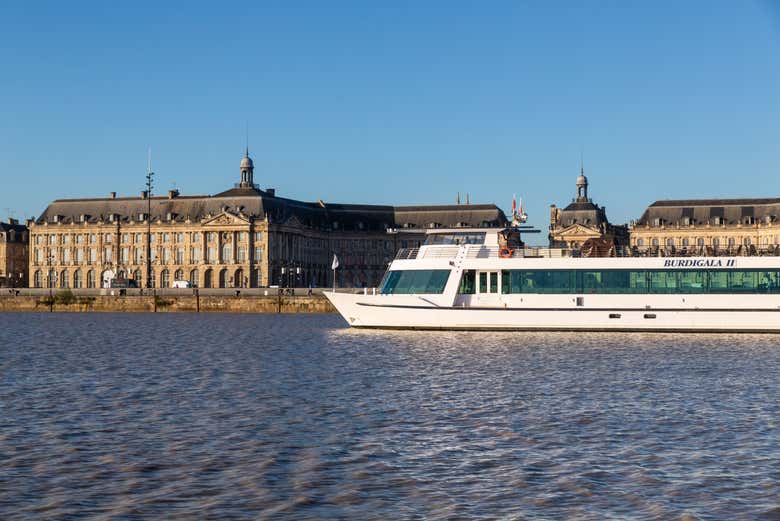 Paseo en barco por el río Garona