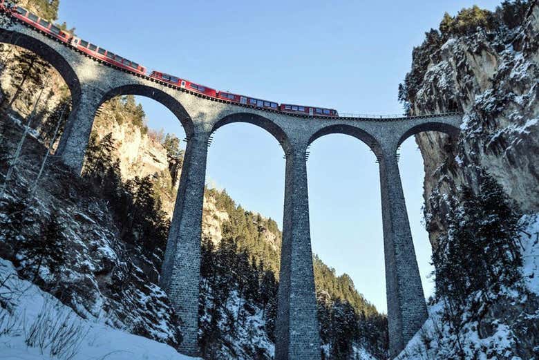 Alpes Suizos y St. Moritz en tren