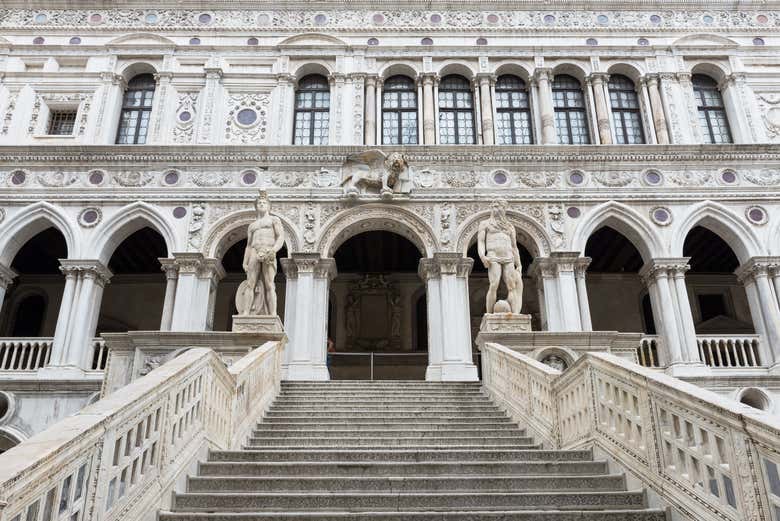 Entrada al Palacio Ducal sin colas