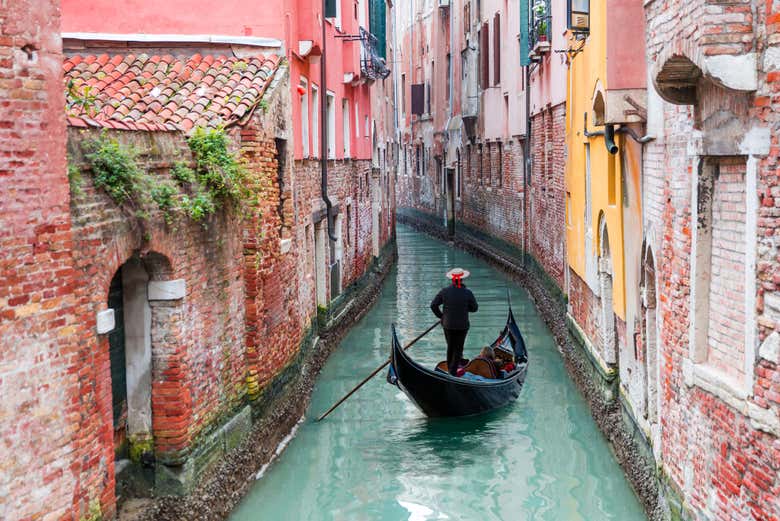 Paseo en góndola por los canales de Venecia con audioguía