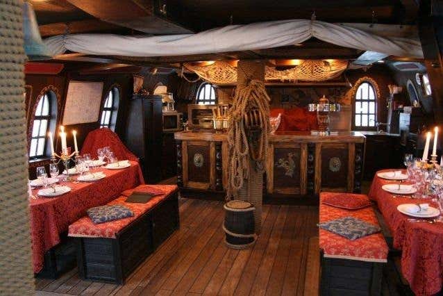 Crucero con cena en el Galeón Veneciano