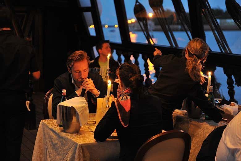 Crucero con cena en el Galeón Veneciano
