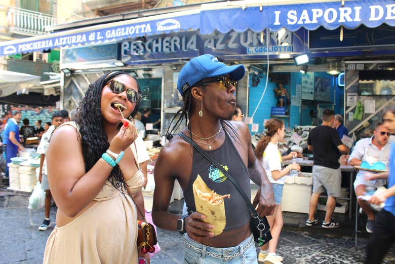 Tour por un mercado gastronómico de Nápoles