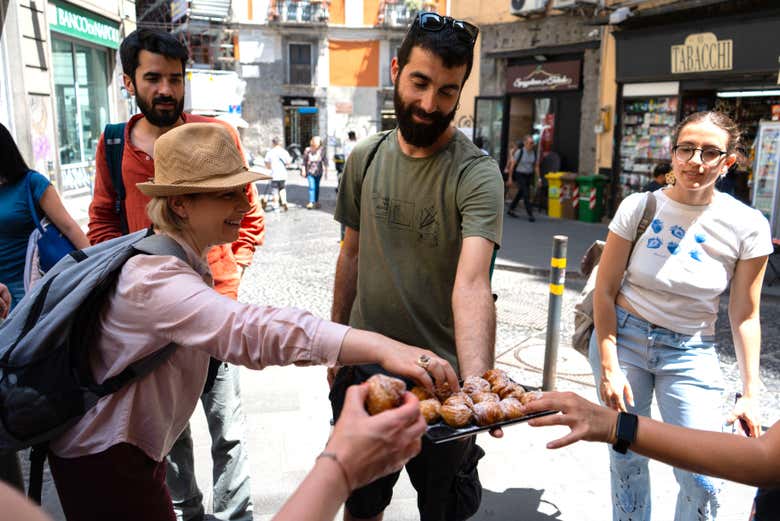 Tour por un mercado gastronómico de Nápoles