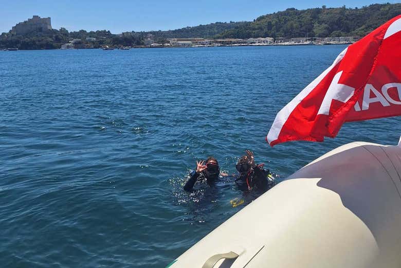 Bautismo de buceo en el Parque Arqueológico Sumergido de Baia