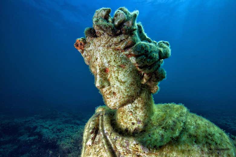 Bautismo de buceo en el Parque Arqueológico Sumergido de Baia