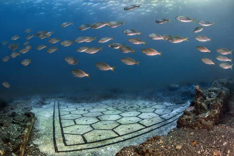 Bautismo de buceo en el Parque Arqueológico Sumergido de Baia
