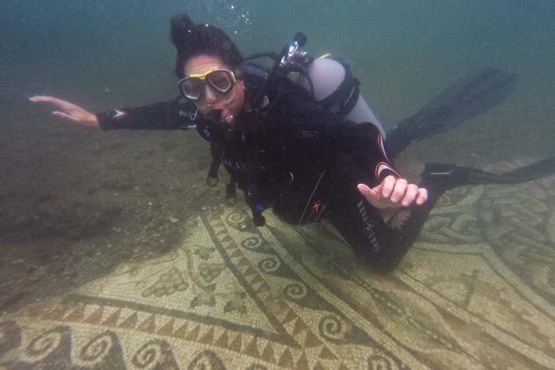 Bautismo de buceo en el Parque Arqueológico Sumergido de Baia