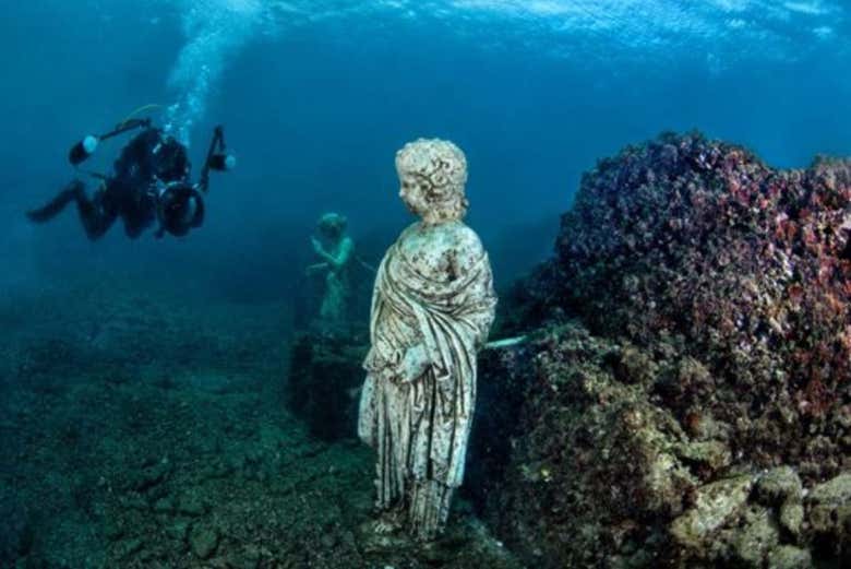 Bautismo de buceo en el Parque Arqueológico Sumergido de Baia