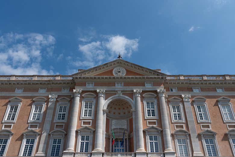 Tren y entrada al Palacio Real de Caserta
