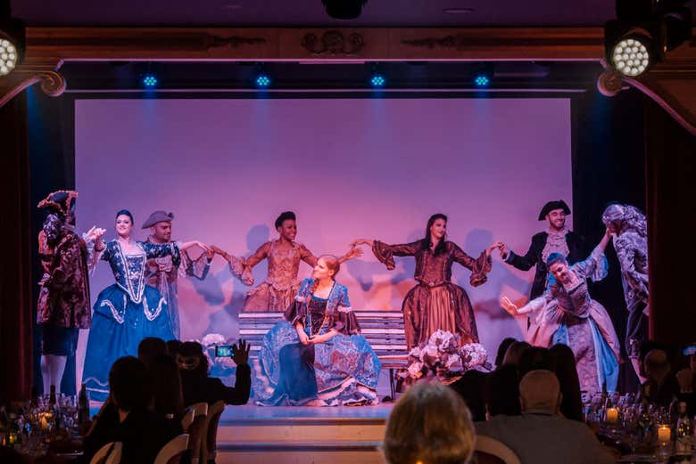 Cena de lujo con espectáculo de cabaret en Avanspettacolo Venecia