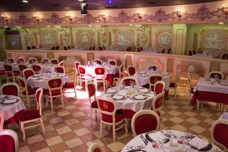 Cena de lujo con espectáculo de cabaret en Avanspettacolo Venecia