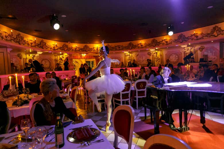 Cena de lujo con espectáculo de cabaret en Avanspettacolo Venecia
