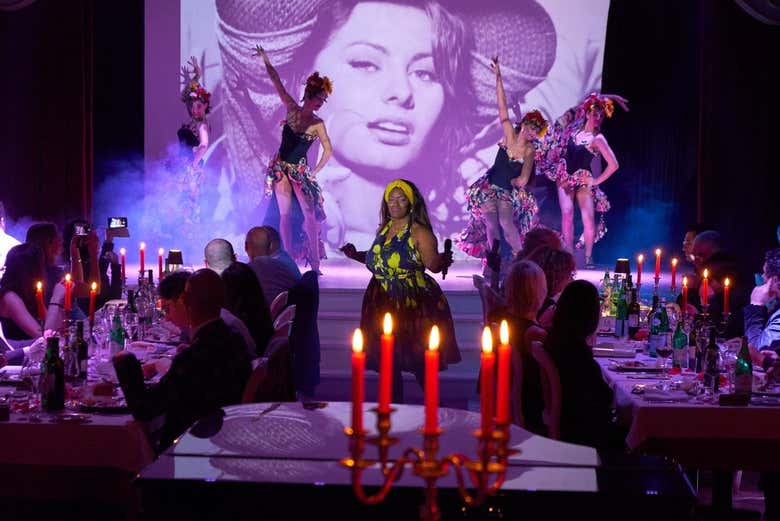 Cena de lujo con espectáculo de cabaret en Avanspettacolo Venecia