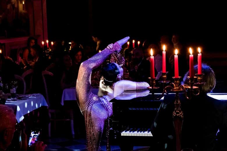 Cena de lujo con espectáculo de cabaret en Avanspettacolo Venecia