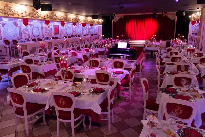 Cena de lujo con espectáculo de cabaret en Avanspettacolo Venecia