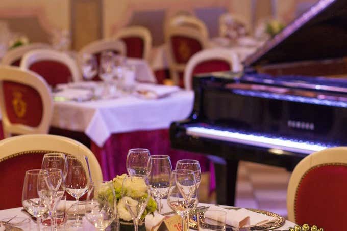 Cena de lujo con espectáculo de cabaret en Avanspettacolo Venecia