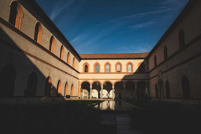 Entrada al Castillo Sforzesco con audioguía