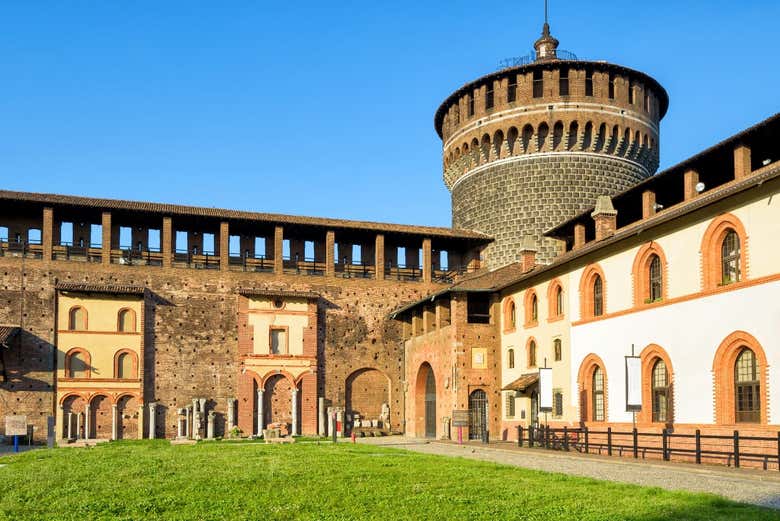 Entrada al Castillo Sforzesco con audioguía