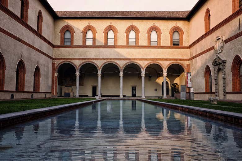 Entrada al Castillo Sforzesco con audioguía