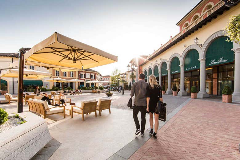 Tour de compras por los outlets de Serravalle