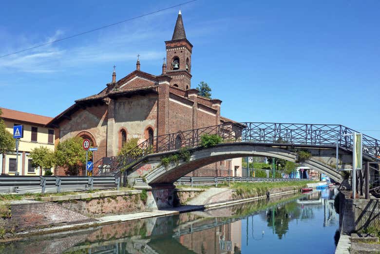 Paseo en barco por los canales de Navigli
