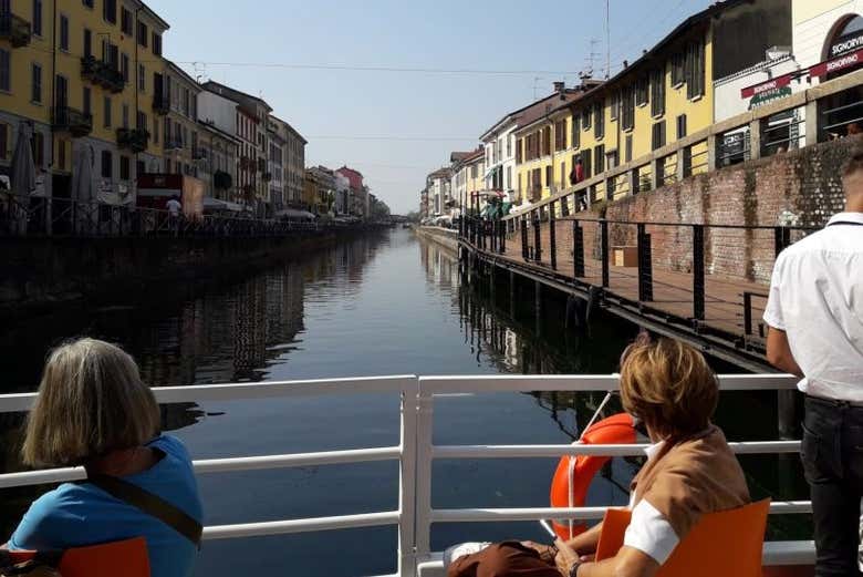 Paseo en barco por los canales de Navigli