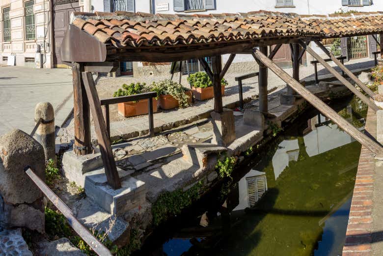 Paseo en barco por los canales de Navigli