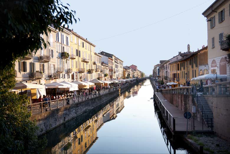 Paseo en barco por los canales de Navigli