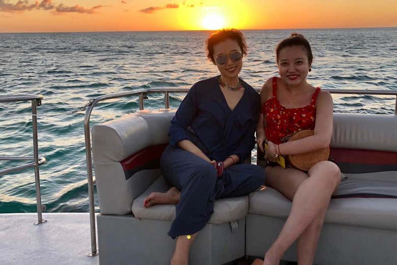Paseo en catamarán por Aruba al atardecer