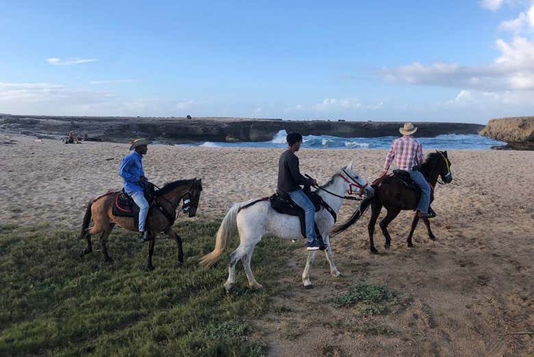 Paseo a caballo por la playa de Wariruri