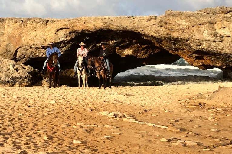 Paseo a caballo por la playa de Wariruri