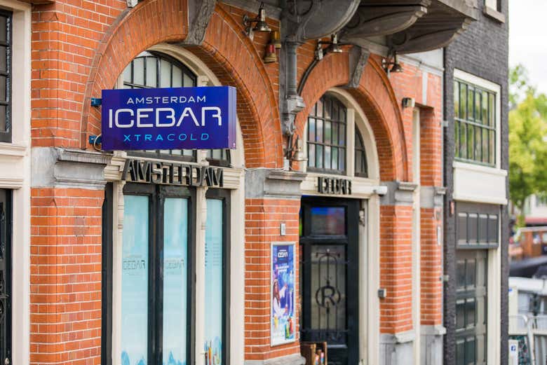 Entrada al Icebar Xtracold
