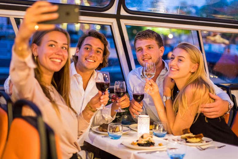 Crucero por los canales con cena de lujo