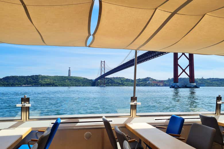 Paseo en barco por Lisboa