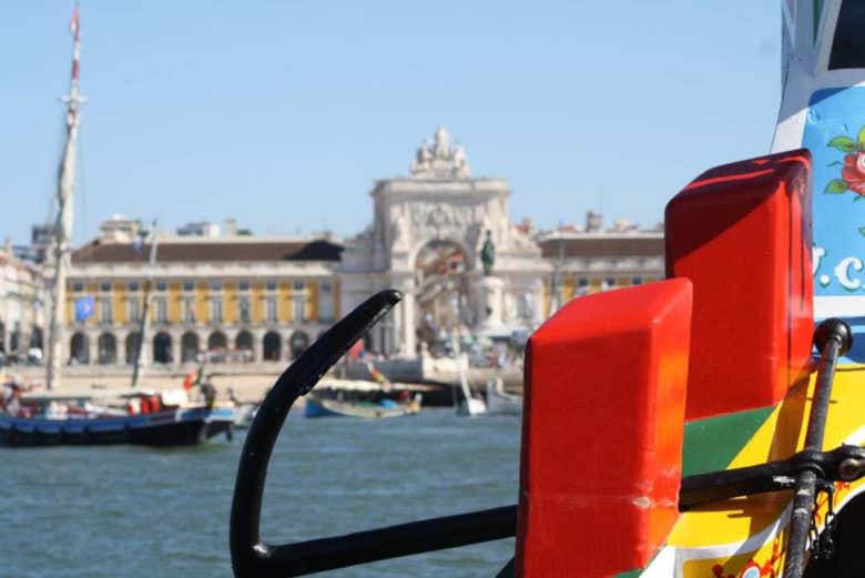 Paseo en barco tradicional por Lisboa