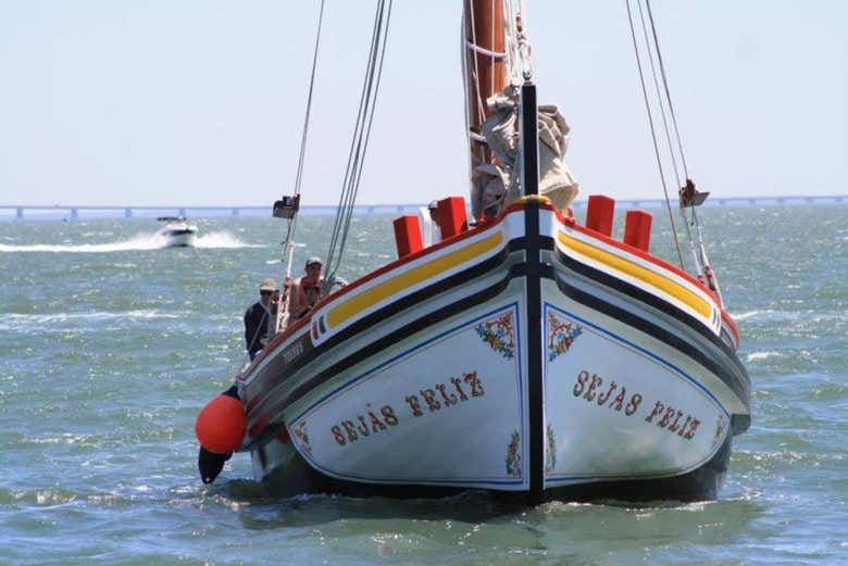 Paseo en barco tradicional por Lisboa