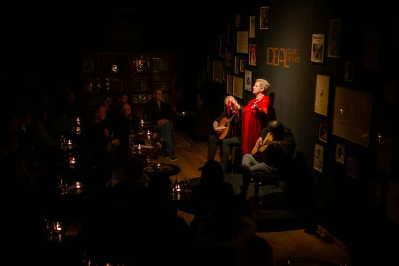 Espectáculo de fado en el Ideal Clube