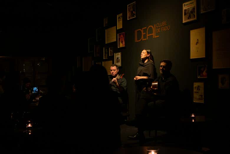 Espectáculo de fado en el Ideal Clube