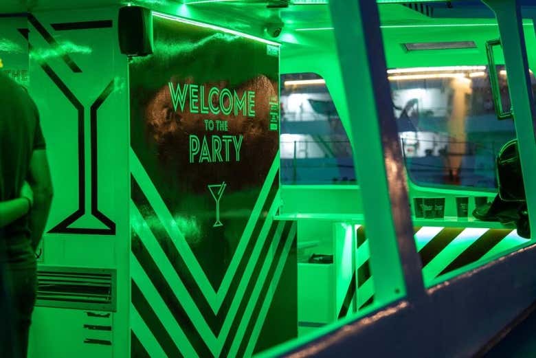 Fiesta en barco por el río Duero