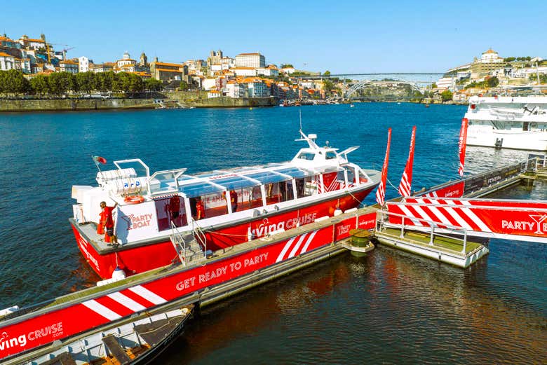 Fiesta en barco por el río Duero