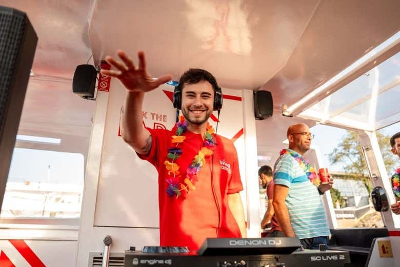 Fiesta en barco por el río Duero