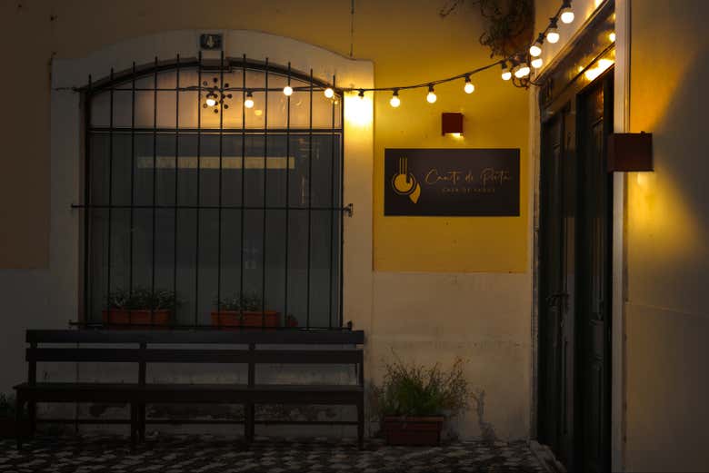 Cena y espectáculo de fado en Canto do Poeta