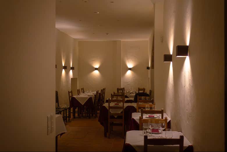 Cena y espectáculo de fado en Canto do Poeta